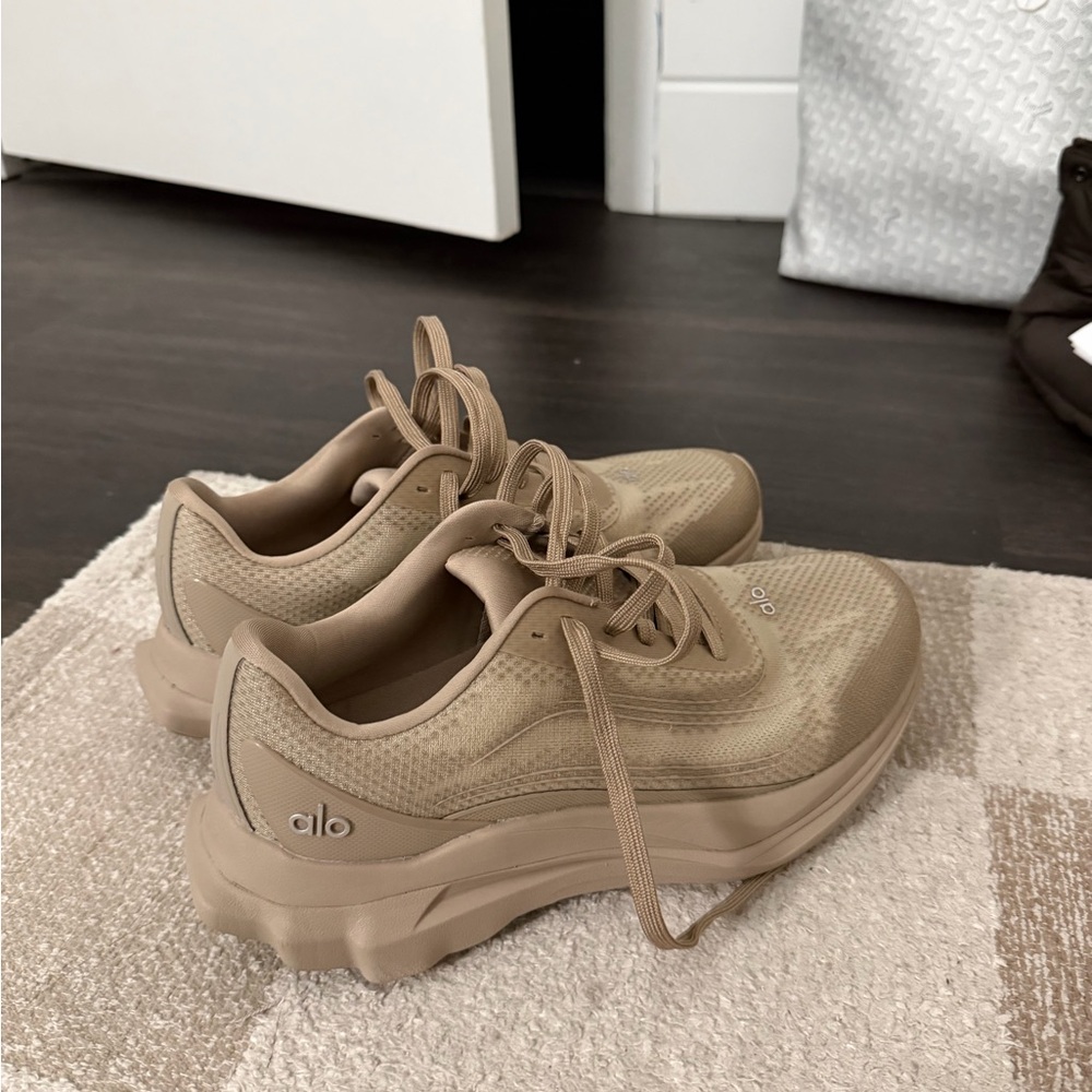 ALO Yoga gravel runner Sneakers